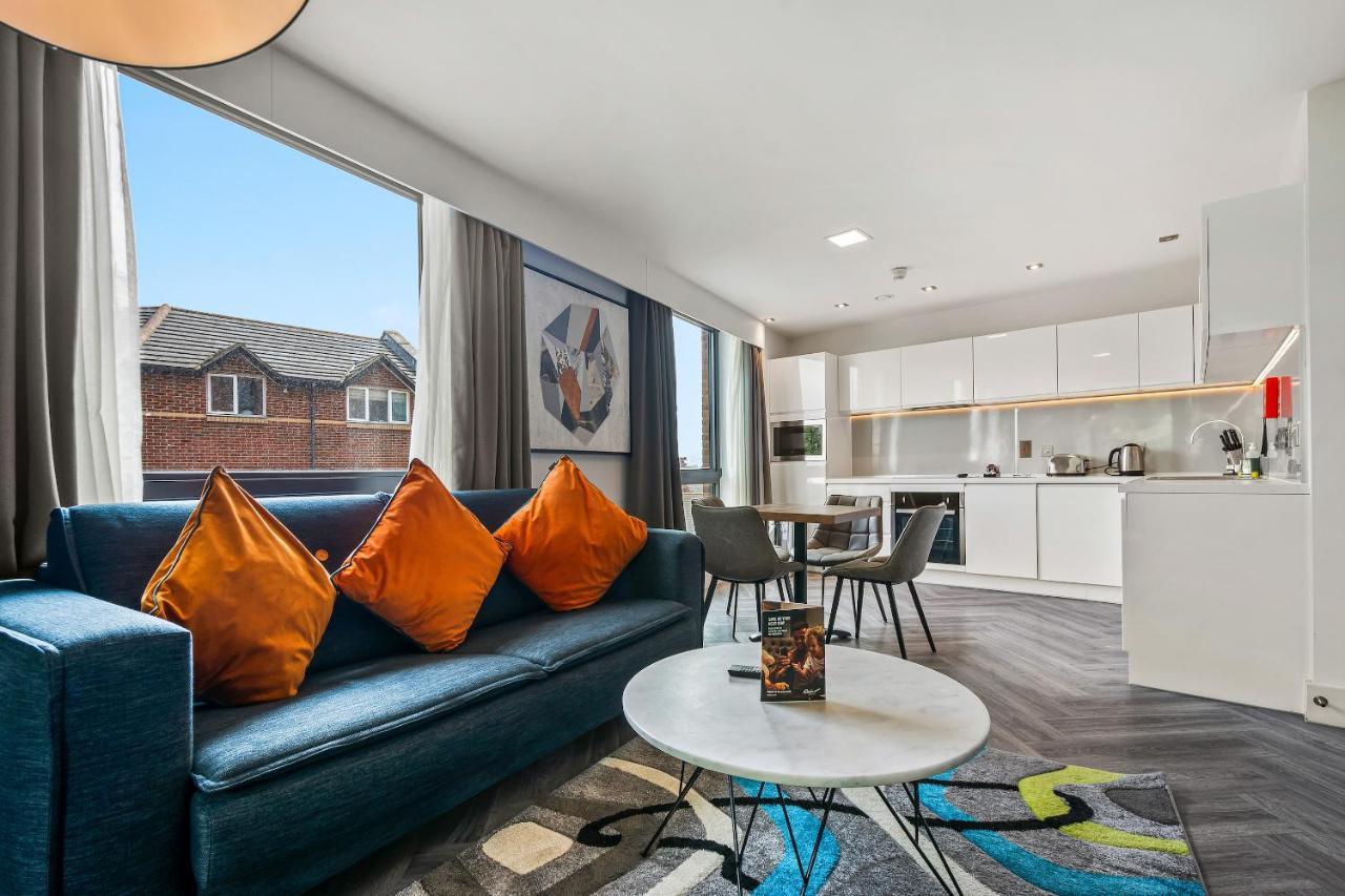 Roomzzz London Stratford Bagian luar foto
