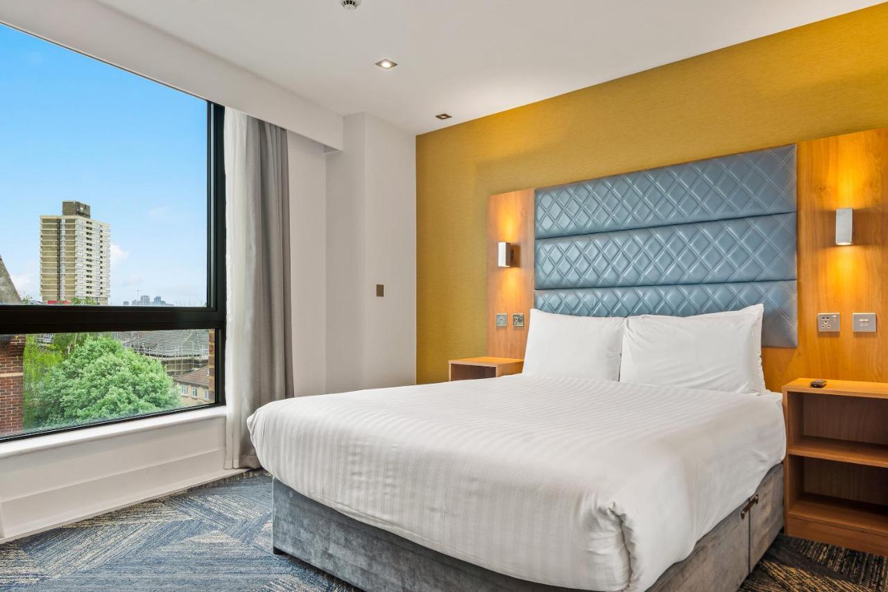 Roomzzz London Stratford Bagian luar foto
