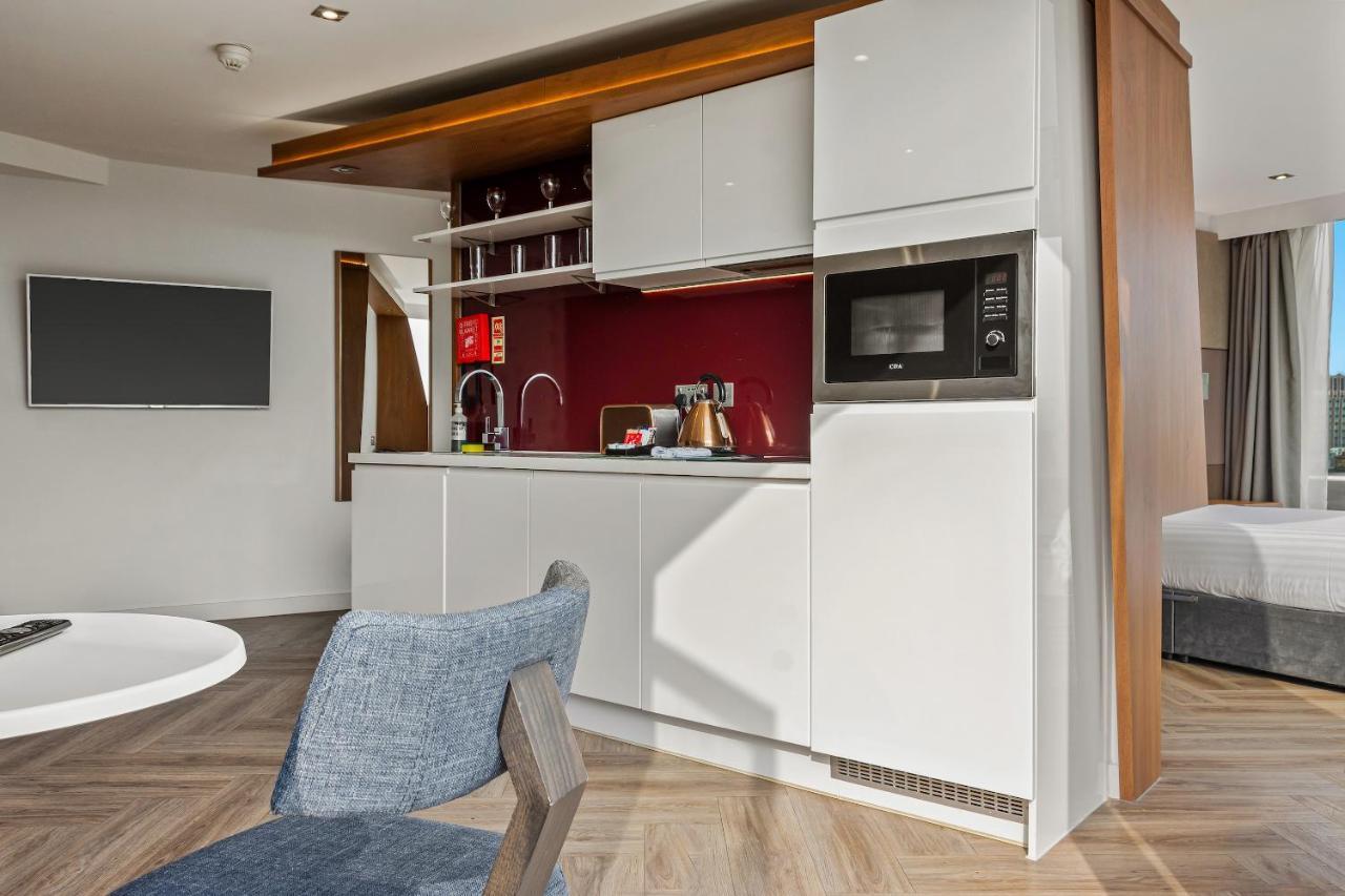 Roomzzz London Stratford Bagian luar foto