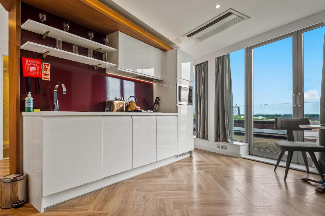 Roomzzz London Stratford Bagian luar foto