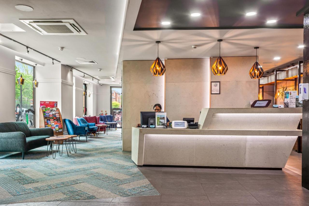 Roomzzz London Stratford Bagian luar foto
