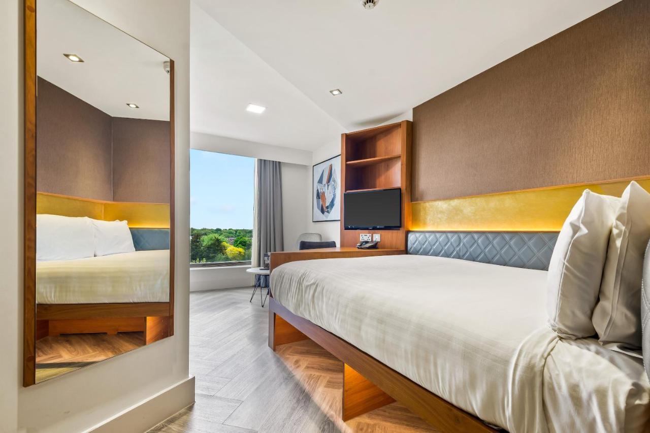 Roomzzz London Stratford Bagian luar foto