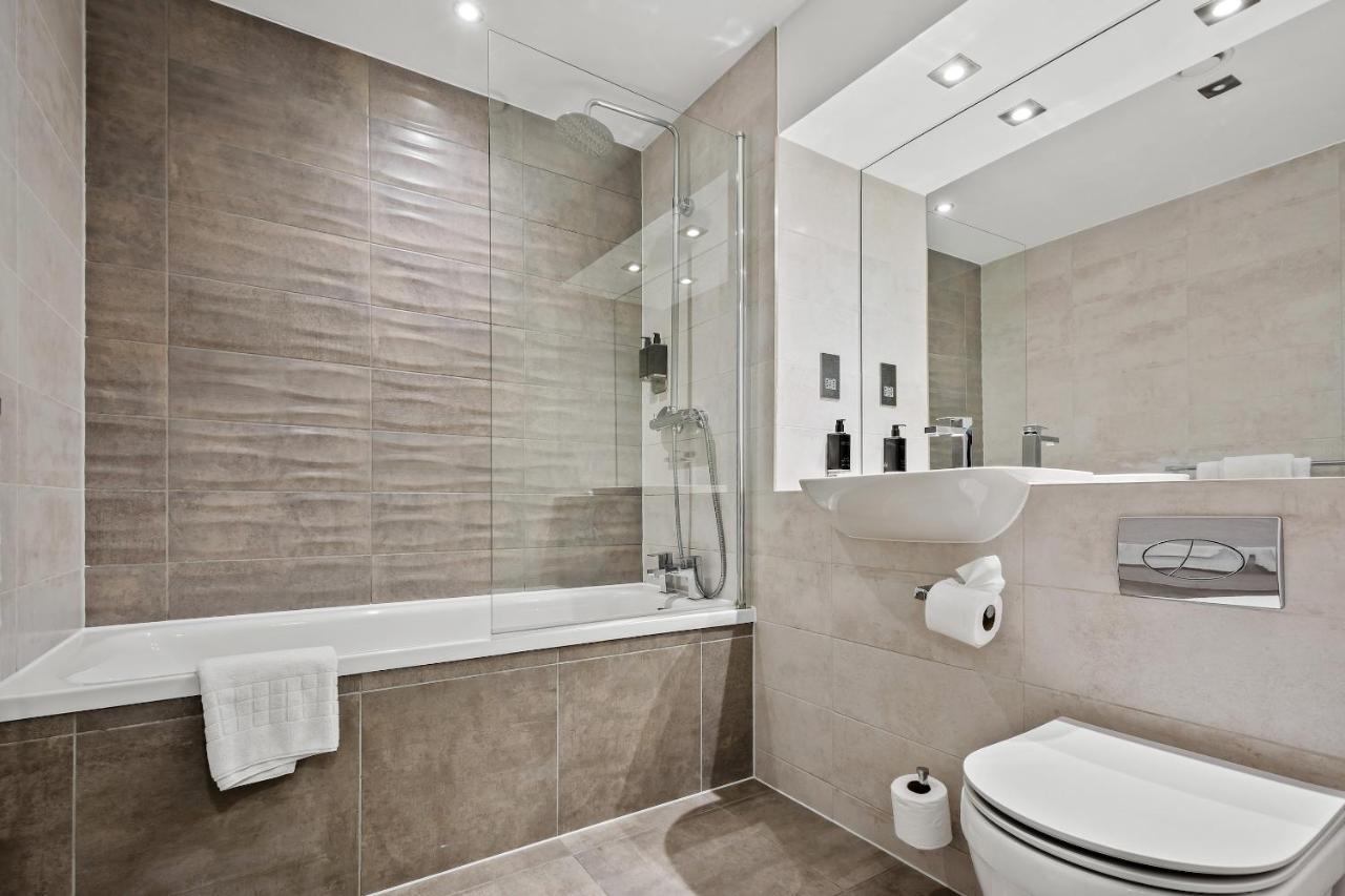 Roomzzz London Stratford Bagian luar foto