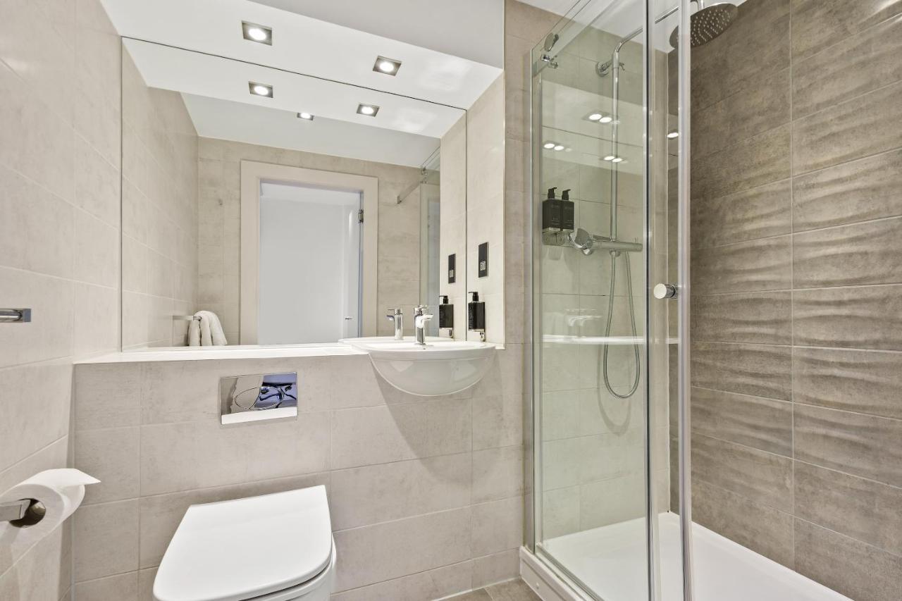 Roomzzz London Stratford Bagian luar foto