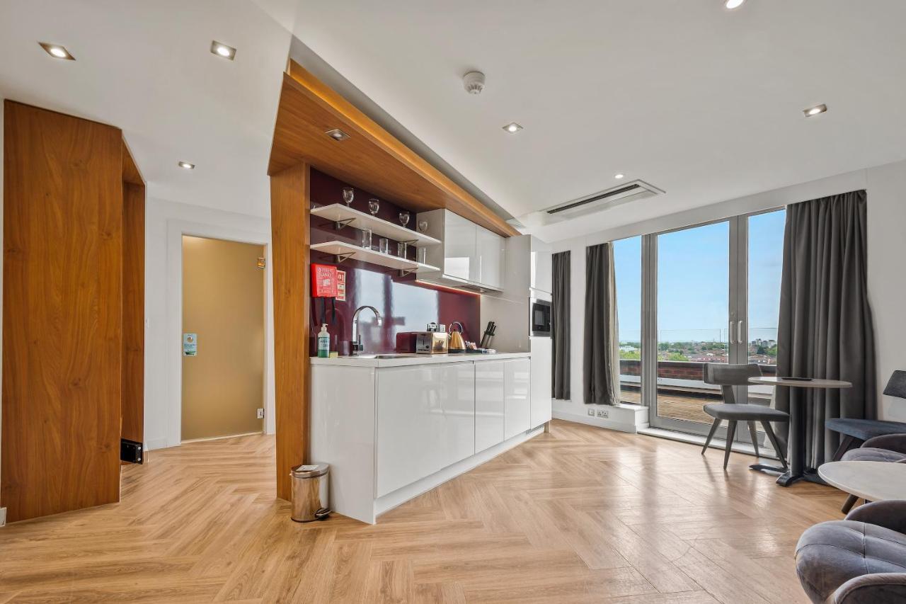Roomzzz London Stratford Bagian luar foto