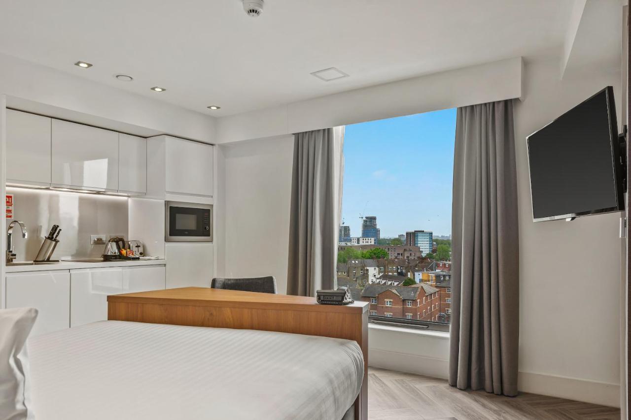 Roomzzz London Stratford Bagian luar foto