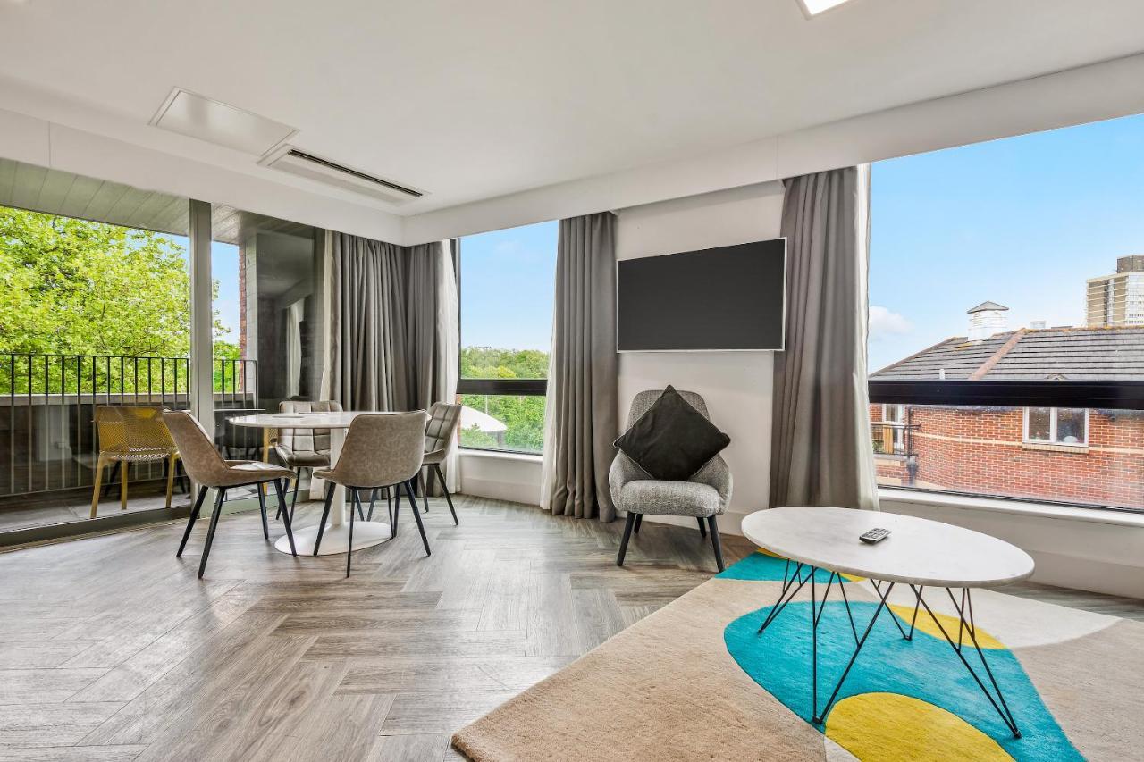 Roomzzz London Stratford Bagian luar foto