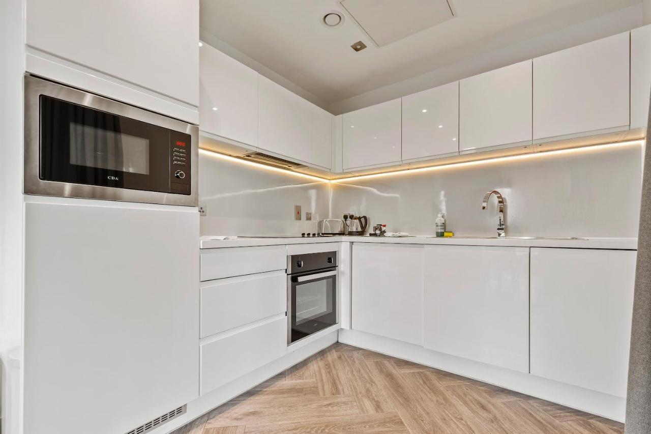 Roomzzz London Stratford Bagian luar foto