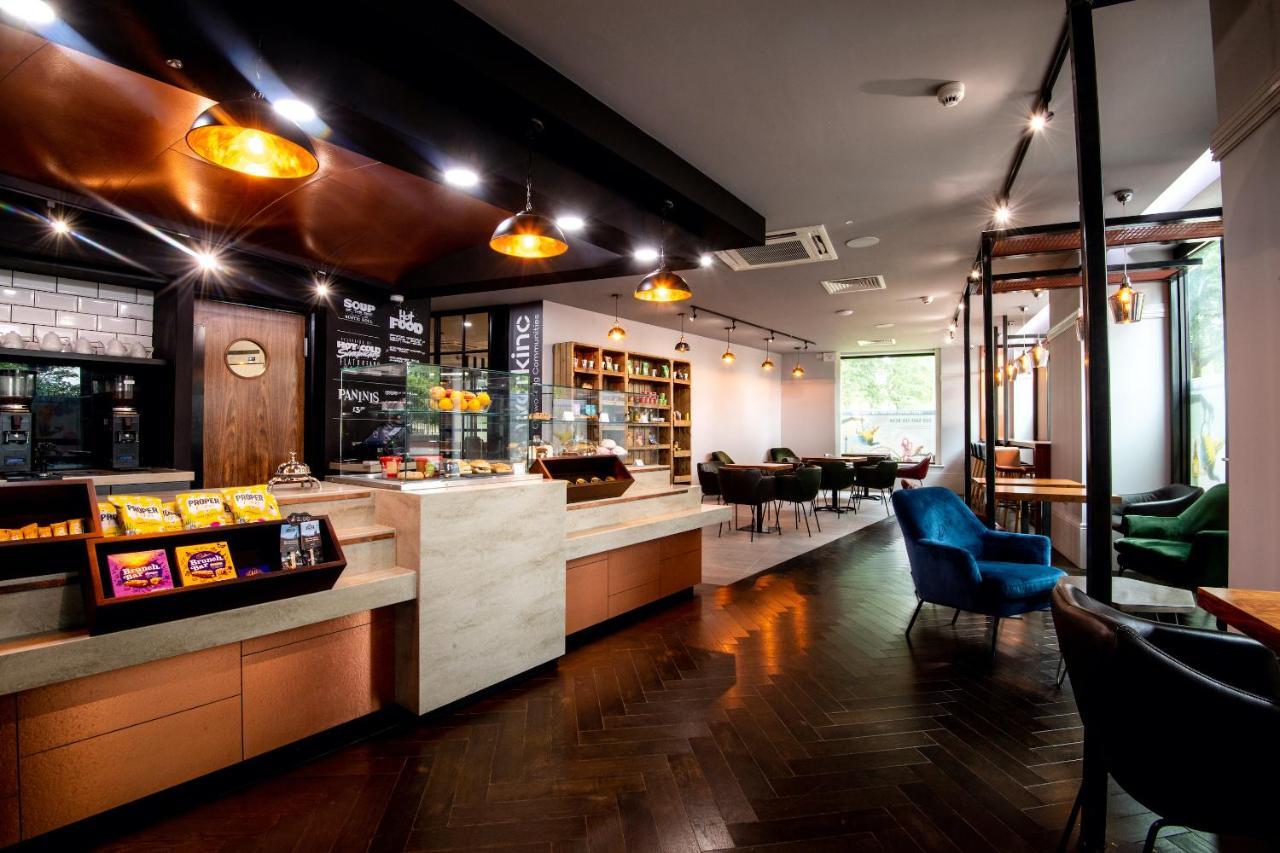 Roomzzz London Stratford Bagian luar foto