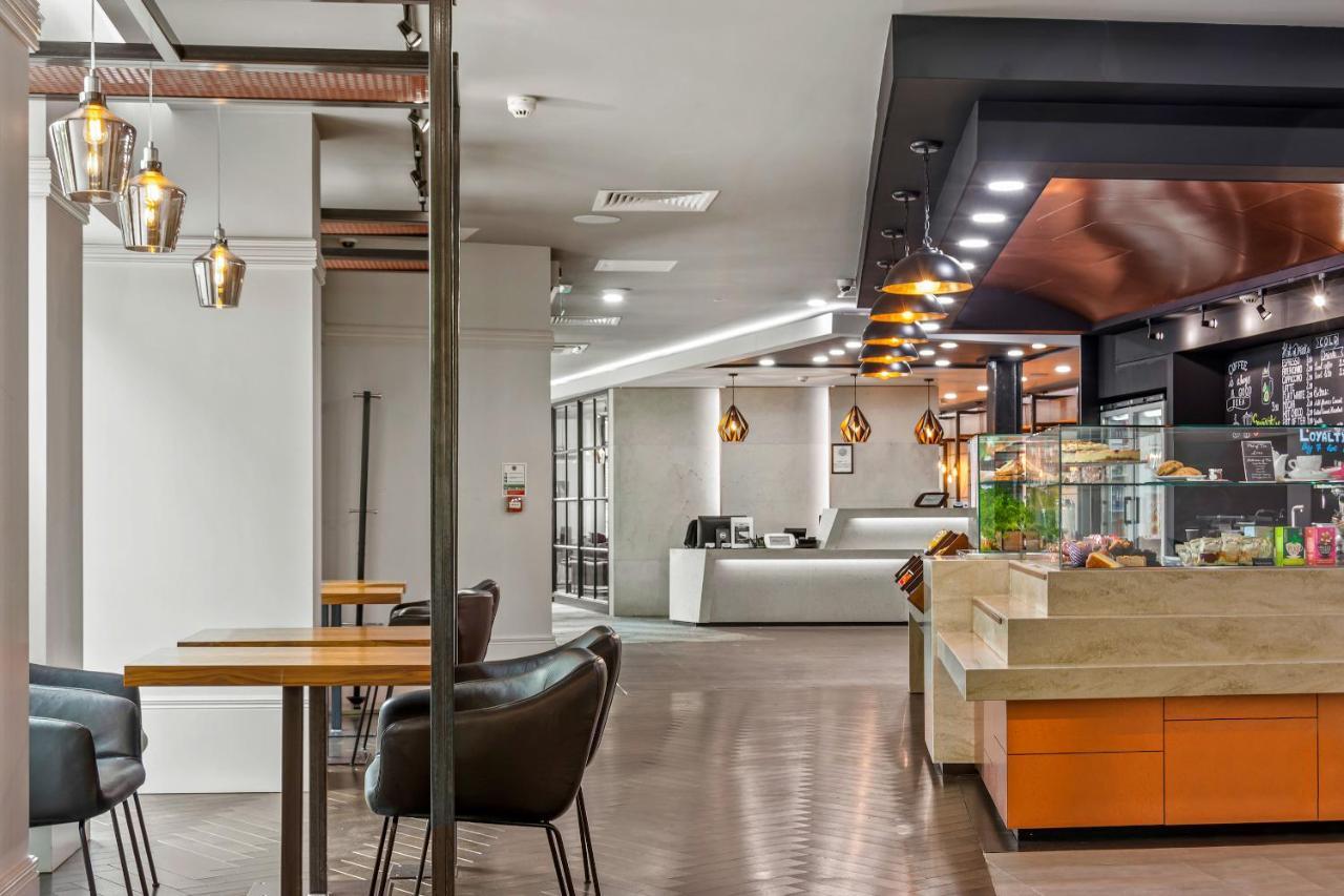 Roomzzz London Stratford Bagian luar foto