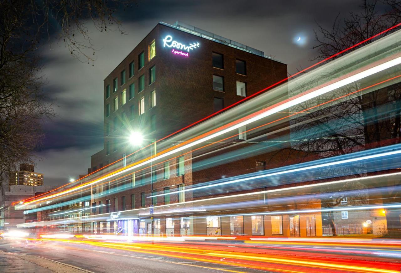 Roomzzz London Stratford Bagian luar foto
