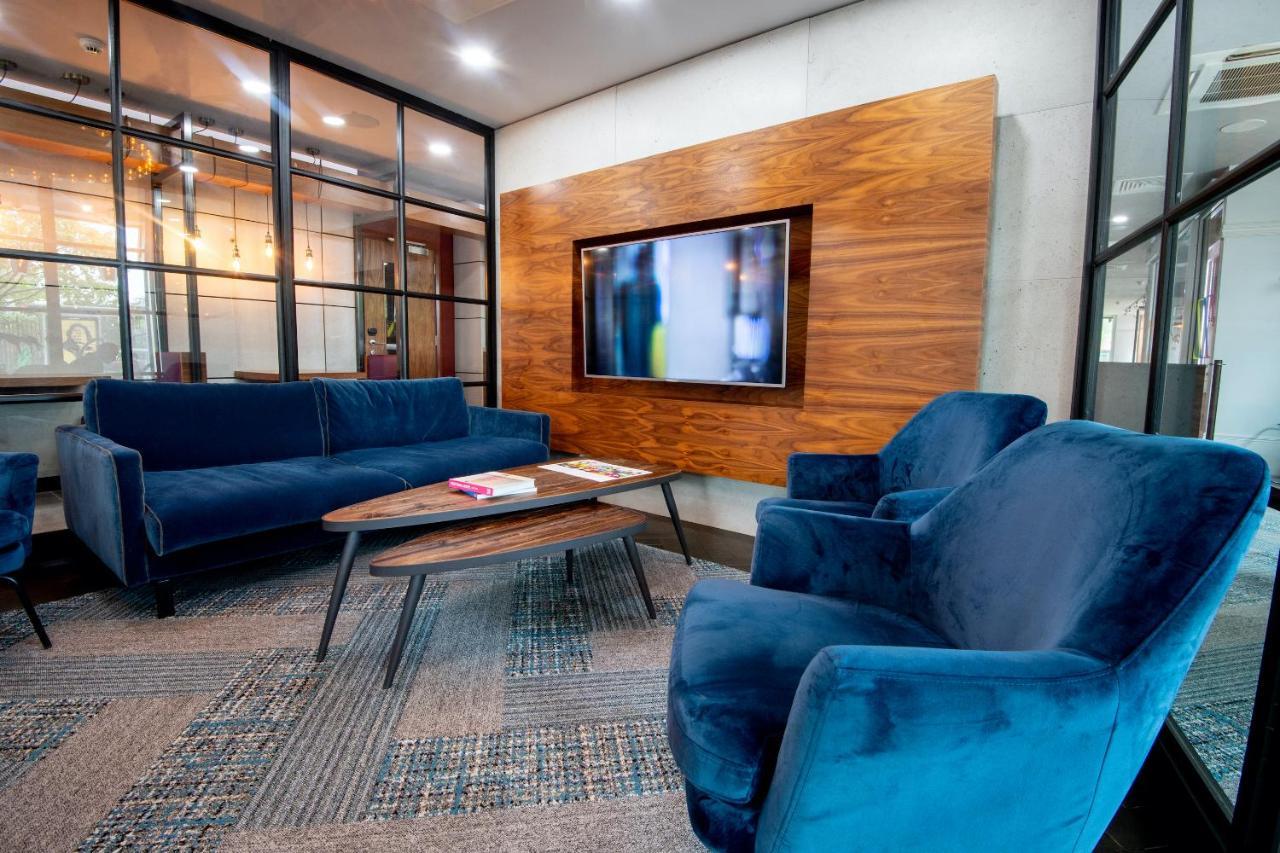 Roomzzz London Stratford Bagian luar foto