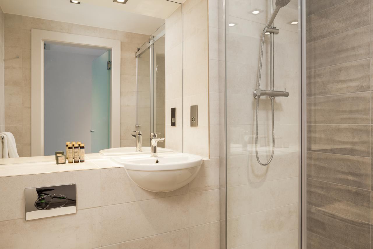 Roomzzz London Stratford Bagian luar foto