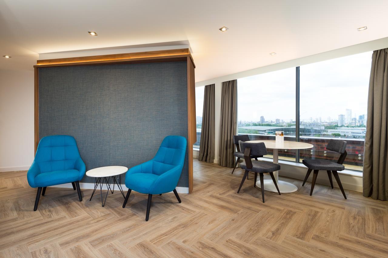 Roomzzz London Stratford Bagian luar foto