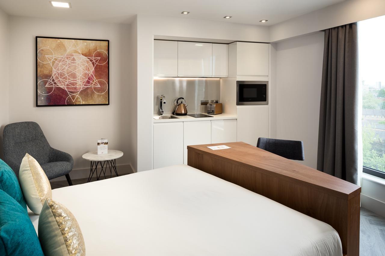 Roomzzz London Stratford Bagian luar foto