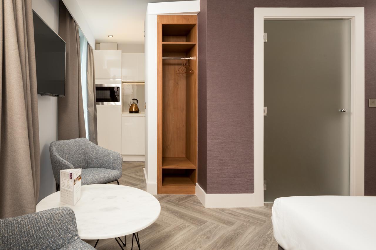 Roomzzz London Stratford Bagian luar foto